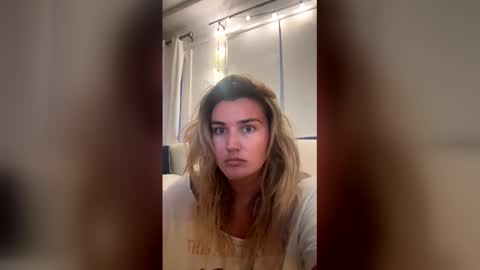 Snapshot of madisonlubbe2 chatting on April 23, 2026, 2:57 am madisonlubbe2 online show from April 23, 2026, 2:57 am