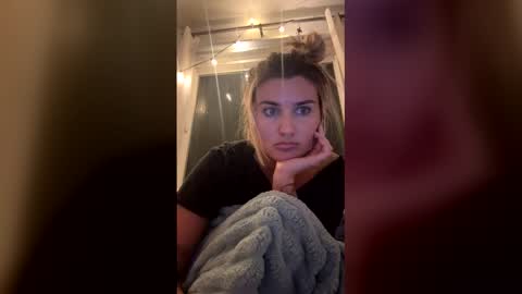 Snapshot of madisonlubbe2 chatting on May 7, 2026, 5:02 am madisonlubbe2 online show from May 7, 2026, 5:02 am