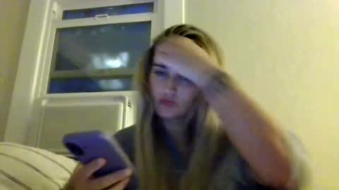 Snapshot of madisonlubbe2 chatting on June 26, 2026, 3:33 am madisonlubbe2 online show from June 26, 2026, 3:33 am