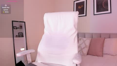 Snapshot of madisson_blue_ chatting on May 21, 2026, 2:35 pm madisson_blue_ online show from May 21, 2026, 2:35 pm