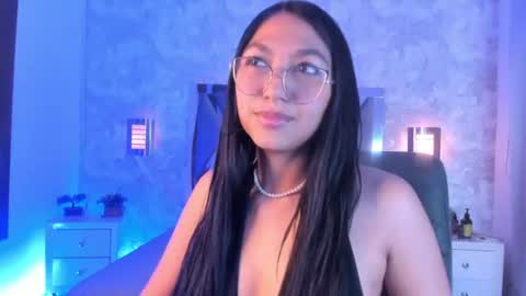 Snapshot of mady_roa chatting on July 17, 2026, 4:08 am Mady Roa online show from July 17, 2026, 4:08 am