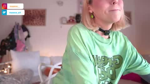 Snapshot of maeeve_ chatting on April 21, 2026, 2:01 pm Maeve schedule 11 am- 530 pm colombia time online show from April 21, 2026, 2:01 pm