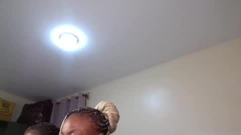 Snapshot of maelys_t chatting on May 13, 2026, 6:49 pm Maelys online show from May 13, 2026, 6:49 pm