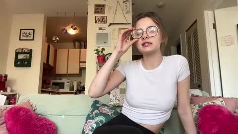 Snapshot of maevebaezie chatting on January 11, 2025, 10:29 pm maeve online show from January 11, 2025, 10:29 pm