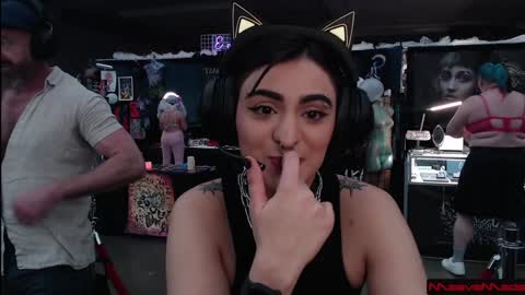 Meaves online show from February 2, 2025, 10:06 pm