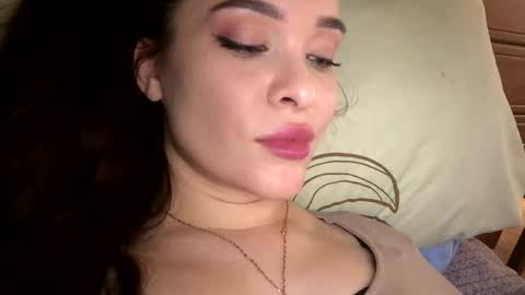 magggg658318 online show from September 24, 2025, 1:14 pm