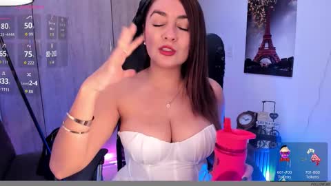 ISABEL online show from November 10, 2025, 11:04 pm