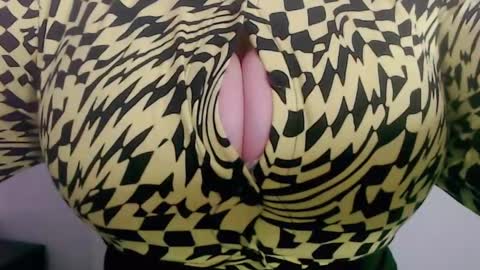 Maggie   online show from January 22, 2025, 2:48 am