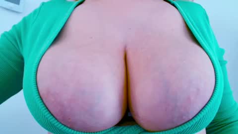 Maggie   online show from November 12, 2025, 11:54 am