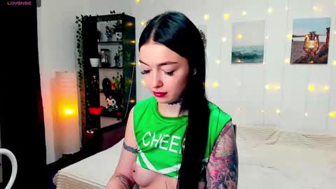 Snapshot of magic_alie chatting on December 2, 2024, 8:00 pm Magic Allie online show from December 2, 2024, 8:00 pm