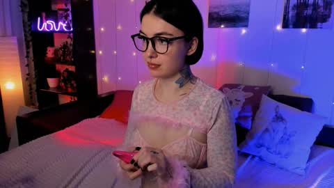 Snapshot of magic_alie chatting on October 2, 2025, 7:43 pm Magic Allie online show from October 2, 2025, 7:43 pm