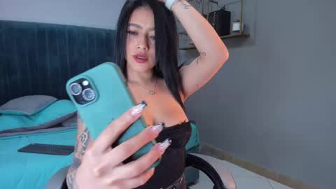 Isa  online show from September 25, 2025, 11:36 am