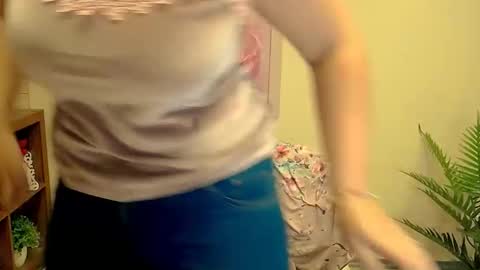 Kristy online show from November 25, 2025, 8:25 am