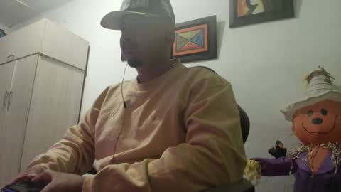 magic_milk23 online show from October 12, 2025, 5:28 am