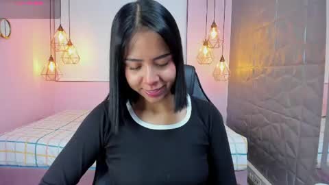 Snapshot of magic_oliviah chatting on June 24, 2026, 12:59 pm Oliviah online show from June 24, 2026, 12:59 pm