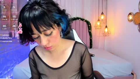 S  online show from December 7, 2024, 8:05 pm