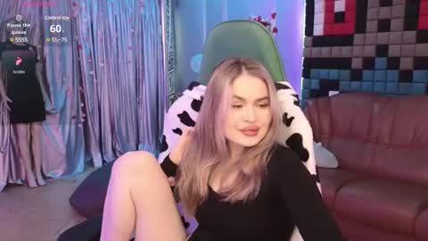 Jessica  Leila online show from February 10, 2025, 12:18 pm