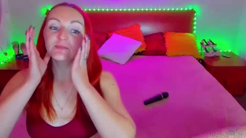 Snapshot of magiceyess chatting on December 5, 2024, 7:38 am Lili and Bella online show from December 5, 2024, 7:38 am