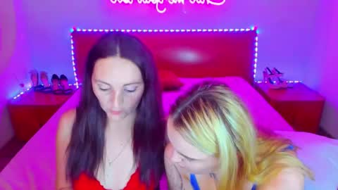 Snapshot of magiceyess chatting on December 7, 2024, 11:29 am Lili and Bella online show from December 7, 2024, 11:29 am