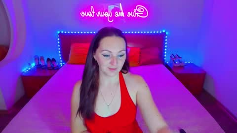 Snapshot of magiceyess chatting on December 8, 2024, 7:15 am Lili and Bella online show from December 8, 2024, 7:15 am
