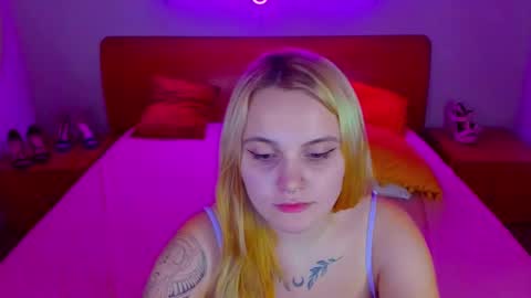 Snapshot of magiceyess chatting on December 21, 2024, 11:01 am Lili and Bella online show from December 21, 2024, 11:01 am