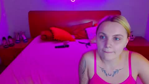 Snapshot of magiceyess chatting on December 23, 2024, 7:17 am Lili and Bella online show from December 23, 2024, 7:17 am