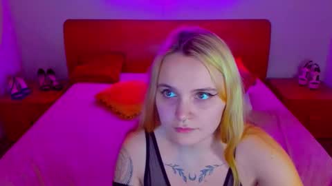 Snapshot of magiceyess chatting on December 27, 2024, 11:06 am Lili and Bella online show from December 27, 2024, 11:06 am