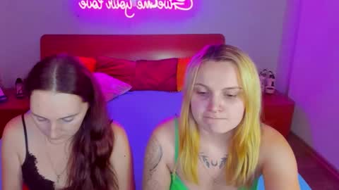 Snapshot of magiceyess chatting on January 12, 2025, 10:12 am Lili and Bella online show from January 12, 2025, 10:12 am