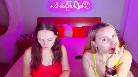 Snapshot of magiceyess chatting on February 5, 2025, 7:39 am Lili and Bella online show from February 5, 2025, 7:39 am