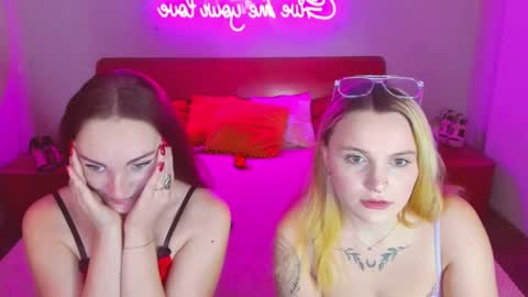 Snapshot of magiceyess chatting on February 19, 2025, 7:28 am Lili and Bella online show from February 19, 2025, 7:28 am