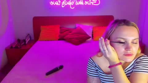Snapshot of magiceyess chatting on March 11, 2025, 7:15 am Lili and Bella online show from March 11, 2025, 7:15 am