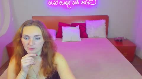 Lili and Bella online show from November 23, 2025, 5:46 pm