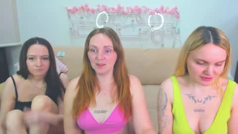 Lili and Bella online show from March 25, 2026, 7:47 am