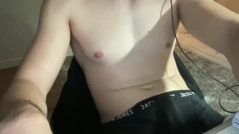 Snapshot of magicluke_ chatting on November 17, 2025, 7:58 am Luka online show from November 17, 2025, 7:58 am