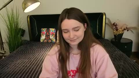 Snapshot of magicpeachhs chatting on May 4, 2026, 5:47 am Emily online show from May 4, 2026, 5:47 am