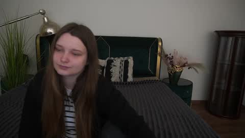 Snapshot of magicpeachhs chatting on June 1, 2026, 6:15 am Emily online show from June 1, 2026, 6:15 am