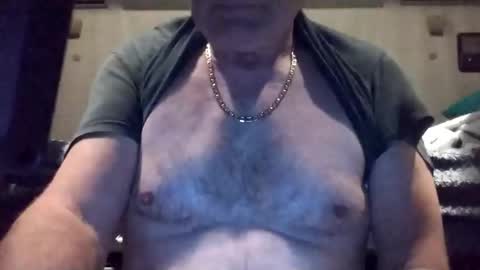 magnit4723 online show from November 22, 2025, 2:32 am