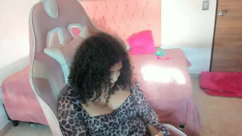 Snapshot of mahia_frizzy chatting on October 7, 2025, 9:45 pm mahia_frizzy online show from October 7, 2025, 9:45 pm