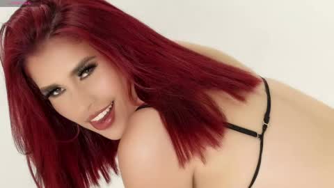 Snapshot of mahiia_1 chatting on April 19, 2026, 6:43 pm Mahiia online show from April 19, 2026, 6:43 pm