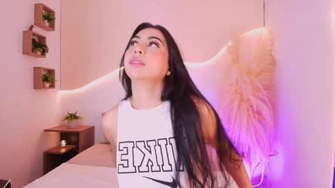 MAIA  LIA  online show from September 18, 2025, 6:10 pm