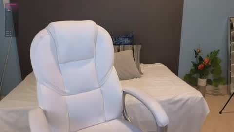 Maiaa Ruiz  online show from December 10, 2024, 4:38 pm