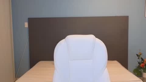 Maiaa Ruiz  online show from December 16, 2024, 1:32 pm