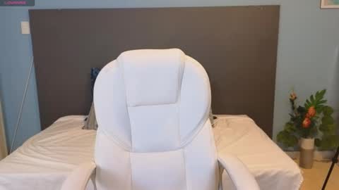 Maiaa Ruiz  online show from December 20, 2024, 4:25 pm