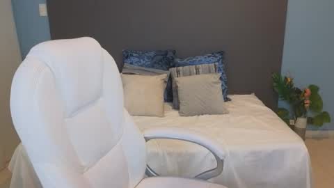 Maiaa Ruiz  online show from February 14, 2025, 5:25 pm