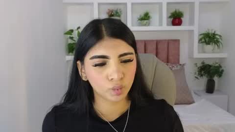 Snapshot of maiaa_ruiz chatting on June 19, 2026, 12:31 pm Maiaa Ruiz online show from June 19, 2026, 12:31 pm