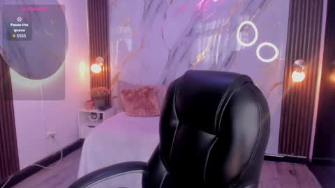 Snapshot of maiaevans1 chatting on April 14, 2026, 12:00 pm Maia online show from April 14, 2026, 12:00 pm