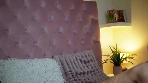  Maia  online show from November 12, 2025, 9:03 pm