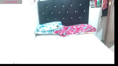 maidy_19 online show from October 17, 2025, 2:26 am