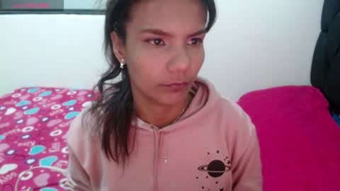 maidy_19 online show from November 7, 2025, 11:21 am