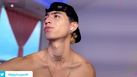 maiky_cooper01 online show from April 7, 2026, 4:18 pm